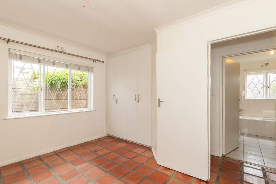 To Let 2 Bedroom Property for Rent in Claremont Village Western Cape